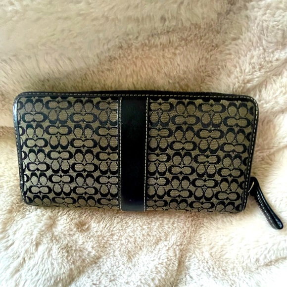 Coach Handbags - COACH Vintage Signature Small C Zip Around Canvas Wallet EUC